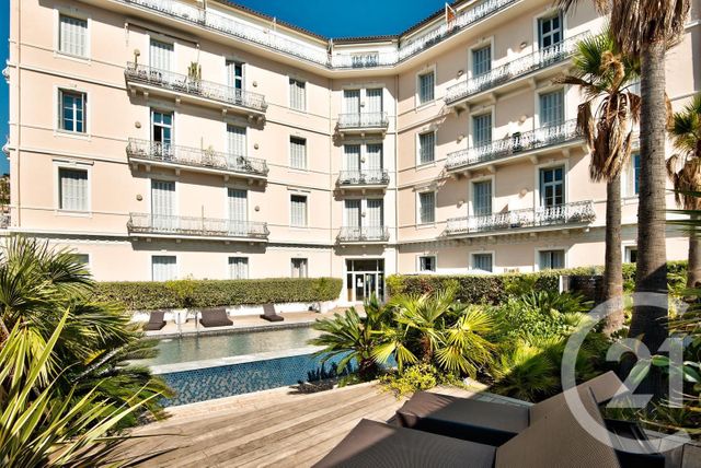 Afficher la photo en grand appartement à vendre - 2 pièces - 33.2 m2 - BEAULIEU SUR MER - 06 - PROVENCE-ALPES-COTE-D-AZUR - Century 21 Lafage Transactions