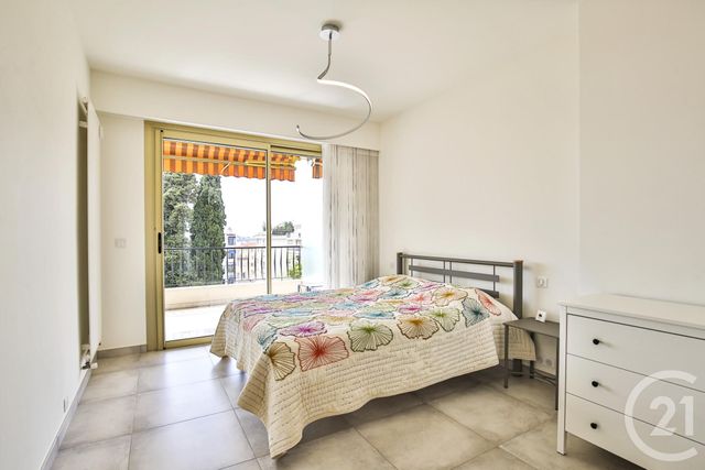 Afficher la photo en grand Appartement F4 à vendre - 4 pièces - 121.66 m2 - BEAULIEU SUR MER - 06 - PROVENCE-ALPES-COTE-D-AZUR - Century 21 Lafage Transactions