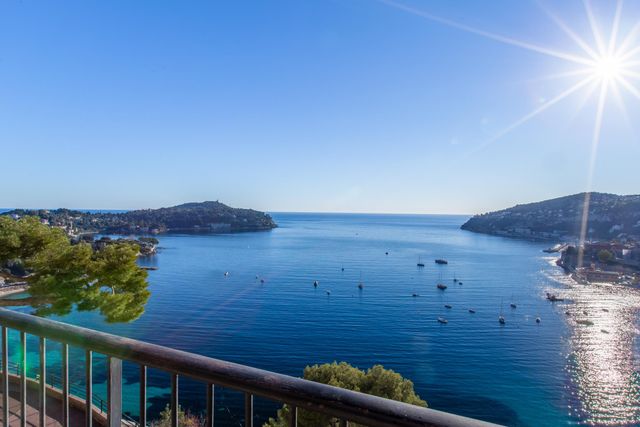 Appartement F4 à vendre - 4 pièces - 111.0 m2 - VILLEFRANCHE SUR MER - 06 - PROVENCE-ALPES-COTE-D-AZUR - Century 21 Lafage Transactions