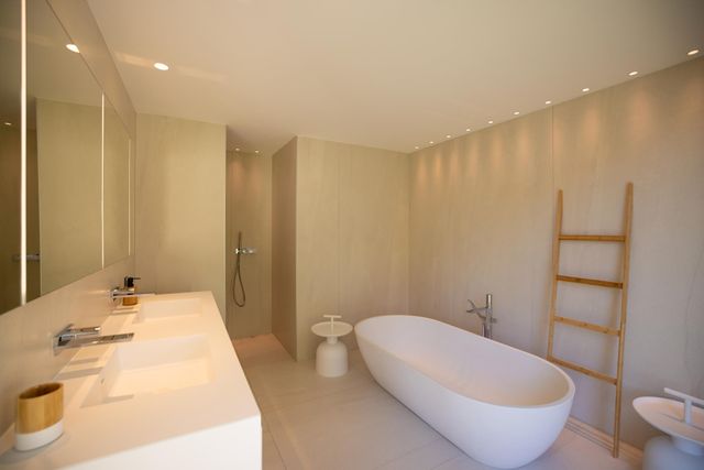 Afficher la photo en grand maison à vendre - 8 pièces - 360.0 m2 - VILLEFRANCHE SUR MER - 06 - PROVENCE-ALPES-COTE-D-AZUR - Century 21 Lafage Transactions