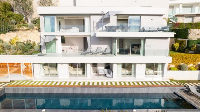 Afficher la photo en grand maison à vendre - 8 pièces - 360.0 m2 - VILLEFRANCHE SUR MER - 06 - PROVENCE-ALPES-COTE-D-AZUR - Century 21 Lafage Transactions