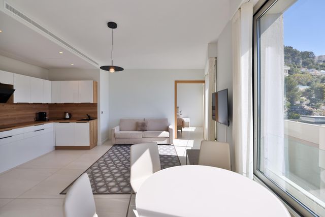 Afficher la photo en grand maison à vendre - 8 pièces - 360.0 m2 - VILLEFRANCHE SUR MER - 06 - PROVENCE-ALPES-COTE-D-AZUR - Century 21 Lafage Transactions