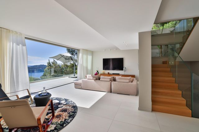 Afficher la photo en grand maison à vendre - 8 pièces - 360.0 m2 - VILLEFRANCHE SUR MER - 06 - PROVENCE-ALPES-COTE-D-AZUR - Century 21 Lafage Transactions