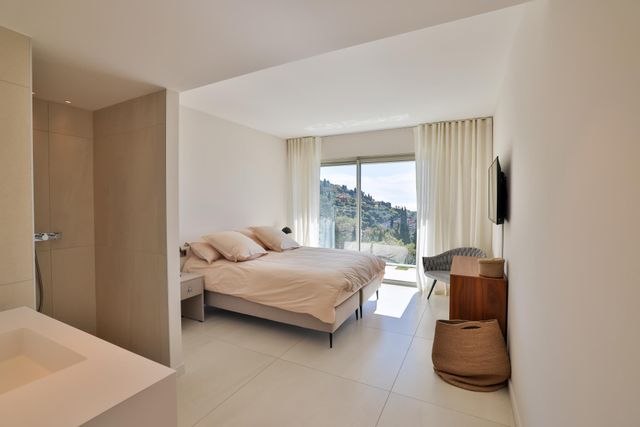 Afficher la photo en grand maison à vendre - 8 pièces - 360.0 m2 - VILLEFRANCHE SUR MER - 06 - PROVENCE-ALPES-COTE-D-AZUR - Century 21 Lafage Transactions