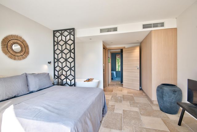 Afficher la photo en grand Appartement F3 à vendre - 4 pièces - 92.0 m2 - ST JEAN CAP FERRAT - 06 - PROVENCE-ALPES-COTE-D-AZUR - Century 21 Lafage Transactions