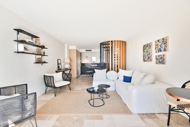 Afficher la photo en grand Appartement F3 à vendre - 4 pièces - 92.0 m2 - ST JEAN CAP FERRAT - 06 - PROVENCE-ALPES-COTE-D-AZUR - Century 21 Lafage Transactions