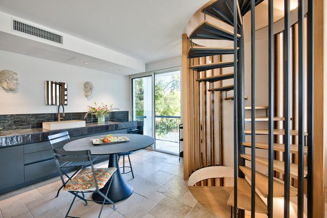 Afficher la photo en grand Appartement F3 à vendre - 4 pièces - 92.0 m2 - ST JEAN CAP FERRAT - 06 - PROVENCE-ALPES-COTE-D-AZUR - Century 21 Lafage Transactions