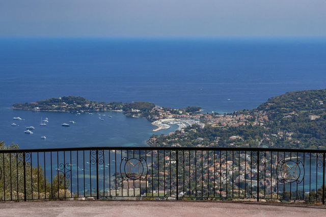 maison à vendre - 25 pièces - 1612.0 m2 - VILLEFRANCHE SUR MER - 06 - PROVENCE-ALPES-COTE-D-AZUR - Century 21 Lafage Transactions