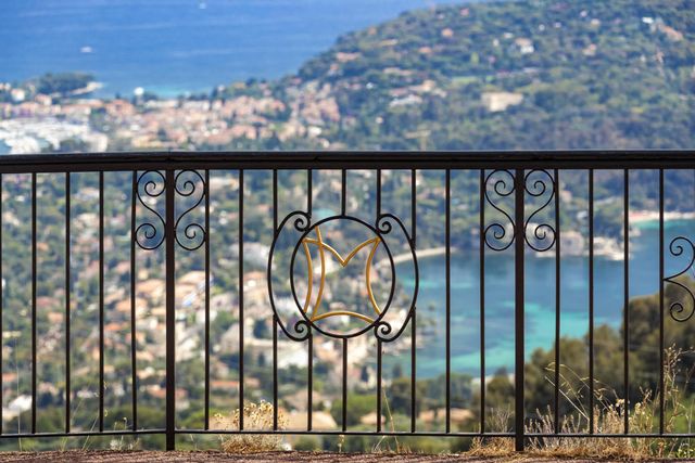 maison à vendre - 25 pièces - 1612.0 m2 - VILLEFRANCHE SUR MER - 06 - PROVENCE-ALPES-COTE-D-AZUR - Century 21 Lafage Transactions