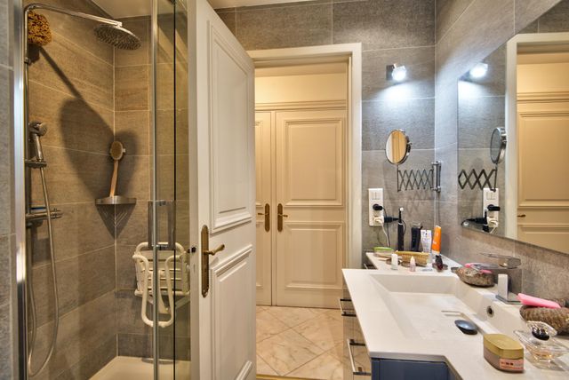 Appartement F3 à vendre - 3 pièces - 127.05 m2 - NICE - 06 - PROVENCE-ALPES-COTE-D-AZUR - Century 21 Lafage Transactions