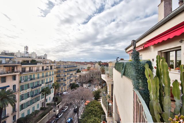 Appartement F3 à vendre - 3 pièces - 127.05 m2 - NICE - 06 - PROVENCE-ALPES-COTE-D-AZUR - Century 21 Lafage Transactions