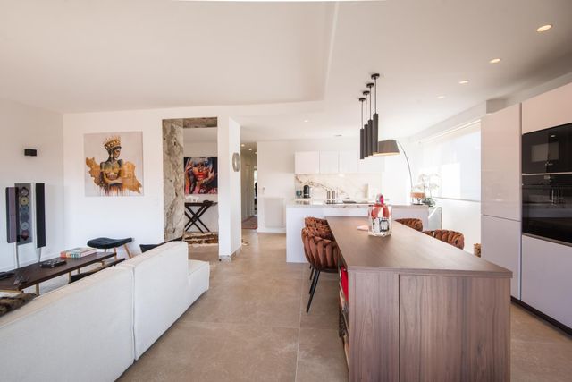 Appartement F4 à vendre - 4 pièces - 98.0 m2 - NICE - 06 - PROVENCE-ALPES-COTE-D-AZUR - Century 21 Lafage Transactions