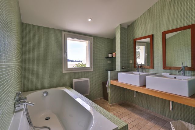 Appartement F3 à vendre - 3 pièces - 108.0 m2 - VILLEFRANCHE SUR MER - 06 - PROVENCE-ALPES-COTE-D-AZUR - Century 21 Lafage Transactions