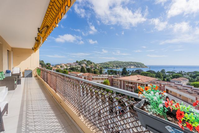 Appartement T3 à vendre - 3 pièces - 87.6 m2 - VILLEFRANCHE SUR MER - 06 - PROVENCE-ALPES-COTE-D-AZUR - Century 21 Lafage Transactions