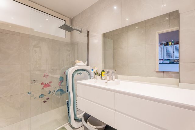 Appartement T3 à vendre - 3 pièces - 87.6 m2 - VILLEFRANCHE SUR MER - 06 - PROVENCE-ALPES-COTE-D-AZUR - Century 21 Lafage Transactions