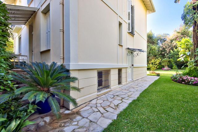 maison à vendre - 8 pièces - 300.0 m2 - BEAULIEU SUR MER - 06 - PROVENCE-ALPES-COTE-D-AZUR - Century 21 Lafage Transactions